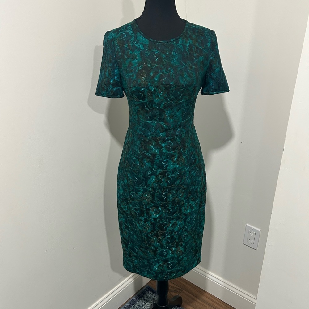Black Halo Green Sheath Dress Short Sleeve Crew Neck